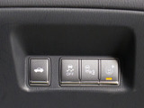★使いやすさや安全性を追求したステアリング周り!高級車ゆえにスイッチ類が多いのも特徴ですね!考え尽くされた配置ですぐに使いこなす事が出来ますのでご安心下さい!是非、体感してみて下さい!!