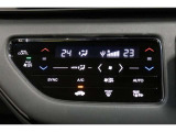 運転席と助手席の温度設定の変更が可能な左右独立タイプのデュアルエアコンです♪♪♪暑がりな人・寒がりな人も誰もが車内を快適にお過ごしいただけます♪♪♪