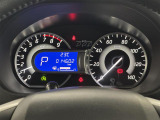 【メーターまわり】ドライバーから見やすい位置にあって安全運転に寄与します。メーターも見やすくてシンプルなデザインになっております。