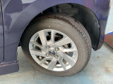 155/65R14タイヤ+純正アルミホイールです。スタッドレスタイヤや各種オプションのご注文も承っております(^^)!