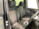 運転席、助手席☆ともにゆとりのある空間となっております♪