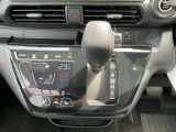 「オートエアコン」付き一年中快適な室内を提供!車内温度を設定すると、風量を自動で調節してくれます。さらに前席シートヒーターつき(^^)/