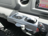 運転席助手席で使用できる収納式ドリンクホルダーです。