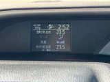 【フルオートエアコン】寒い冬でも暑い夏でも全席に快適な空調をお届けします。