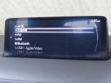 BluetoothやUSBなど多彩なメディアに対応したCX-5のセンターディスプレイ。お気に入りの音楽とともに快適なドライブを楽しめます。使いやすく機能的なオーディオを、ぜひ店頭でお確かめください