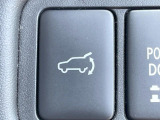 【パワーバックドア】スマートキーや運転席のボタンを押すだけでリアゲートが自動で開閉します!荷物を持っている時や、高い位置にあるバックドアを閉める際に便利な機能です♪