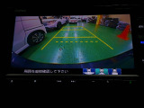 バックカメラの画像です。ガイドラインがスムースな車庫入れをサポートいたします。車庫入れの安心感がアップしますね。