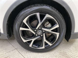 純正アルミホイール付きです。タイヤサイズは225/50R18になります。