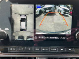アラウンドビューモニターです。上空からお車の周りを見る感覚で表示されますので、車庫入れも簡単