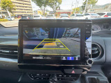 駐車時、後方の映像がモニターで確認できます。狭い場所での駐車もスムーズです。