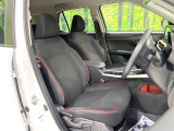 運転席まわりには十分なスペースがあり、大柄な方でもゆったり運転していただける環境です。