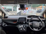 見通しのよいすっきりとした視界で、誰でも運転しやすいです。運転のしやすさは疲れにくさにも繋がりますよ♪