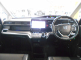 広々とした前方視界。誰でも運転がし易そうですね。