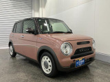 車内は内装デザインやインテリアがお部屋のような落ち着きのある空間