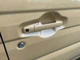 キーをポケットに入れたままでもドアのロック&アンロックができ、雨の日や、荷物の多い日に大活躍!