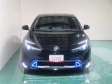明度の高いLEDヘッドライトで、夜間の運転も安心です。
