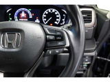 Hondaセンシングの機能のひとつ、アダプティブクルーズコントロール付!アクセルから足を離しても設定したスピードと前車との車間を保ち走行してくれます!車線維持もアシスト☆高速道路で疲労軽減ですね☆