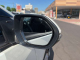 毎日使うドアミラーの状態確認に。鏡面のキズやカバーの擦れ、格納部の具合、装備有無も◎。