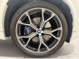 サービスにはドイツ本国と同様に教育と訓練を受け、BMWを知り尽くした「マイスター」が数多く在籍しております。360度による納車前点検整備で、お客様に安心と安全をお届けいたします。