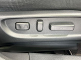 【パワーシート】スイッチ一つで簡単にシートの微調整が可能!電動だから力もいりません!快適なシートポジションにセットして、快適なドライブをお楽しみください。