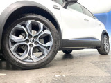●純正18インチアルミホイール:輸入車ならではの卓越した走りを支えるホイールと足回りです!日本車の走りに慣れている方にもぜひ体感して頂きたいほど、高いレベルでまとまっています!