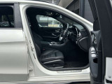 当店でお車をご購入のお客様はオーナー様専用保険「メルセデス・ベンツ保険」にご加入頂けます。飛来物によるフロントガラス破損やパンクによるタイヤ交換の際に、修理費用の一部をお支払いしております。