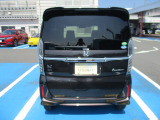 こちらはバックモニターも付いているので、駐車や細い路地の後退にも安心です!