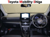 すっきりとしたデザインで上品な色使いの運転席周りですね。居心地の良い運転席、長く座ってられるリラックスできるデザインがいいですね。