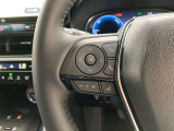 運転中、オーディオの操作をしてて、ハッとしたことはありませんか?ステアリングスイッチは、運転中でもハンドルでオーディオの操作が可能です。安全なドライブをサポートします。