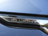 【IQ.LIGHT】 対向車や先行車のドライバーを眩惑することなく、前方の路面と路肩を広範囲に明るく照らすことができるマトリックスLEDヘッドライトを装備。快適なドライブをアシストします。