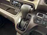運転のしやすいシフトレバー。