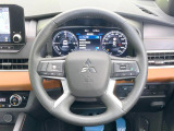 【純正革巻きステアリング】上質な革を使用することで、手にしっかり馴染みとても運転しやすいハンドルです♪