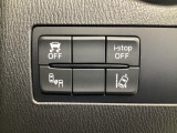 運転席脇のクラスタースイッチ部分にはアイドリングストップOFF、DSC(横滑り防止装置)OFF、その他安全装備系スイッチを集中配置しております。