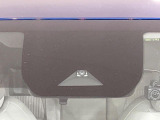 【インテリジェントエマージェンシーブレーキ】フロントカメラで前方の車両や歩行者を検知。衝突しそうな時は衝突被害軽減ブレーキが作動、衝突回避をサポート。より安全にドライブをお楽しみいただけます。