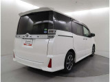 両側パワースライドドア付きだから、狭い駐車スペースなどでの 乗り降りラクラク!小さなお子さまのいるご家庭には嬉しい装備。