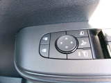 ドアミラーの鏡面の調節、格納は運転席からすべて操作できます!