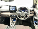 運転席まわりです。 各操作スイッチは使いやすい位置に配置されてます。