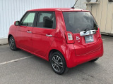 コンビネーションランプを高い位置に配置、後続車に見やすいデザインで安全にも配慮。