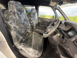 運転席シート廻りは使用感も少なく、良好な状態となっています。前オーナー様が丁寧に使っていたことがよくわかりますね。