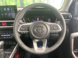 【純正革巻きステアリング】上質な革を使用することで、手にしっかり馴染みとても運転しやすいハンドルです♪