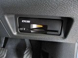■高速道路の料金所もノンストレスでスムーズに通過できるETC。スマートなビルトインタイプ!【ETC2.0搭載】※別途登録料がかかります。