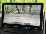 【バックカメラ】駐車時に後方がリアルタイム映像で確認できます。大型商業施設や立体駐車場での駐車時や、夜間のバック時に大活躍!運転スキルに関わらず、今や必須となった装備のひとつです!