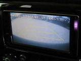 バックモニター付きでガイドラインがモニターに表示され、車庫入れや縦列駐車などの際に役立ちます!