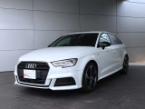 ・斜めからAudiを見るとプレス技術の高さを感じることができます。