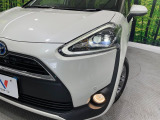 【LEDヘッドライト】悪天候や夜間走行時も良好な視界を確保し安心して運転できる高輝度LEDヘッドライトを装備!点灯速度が早く、消費電力も抑えられています。