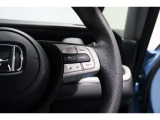 Hondaセンシングの機能のひとつ、アダプティブクルーズコントロール付!アクセルから足を離しても設定したスピードと前車との車間を保ち走行してくれます!車線維持もアシスト☆高速道路で疲労軽減ですね☆