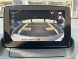 バックカメラ付きで駐車場の車庫入れをサポートします。