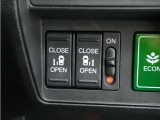 ◆両側電動スライドドア◆狭い駐車場でも乗り降りが楽々♪お子様が隣の車にドアを当ててしまう心配もございません!小さなお子様連れの方もこれで安心。