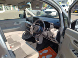 ☆運転席は広々しているので運転しやすい空間になっています☆