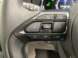 運転中、オーディオの操作をしてて、ハッとしたことはありませんか?ステアリングスイッチは、運転中でもハンドルでオーディオの操作が可能です。安全なドライブをサポートします。